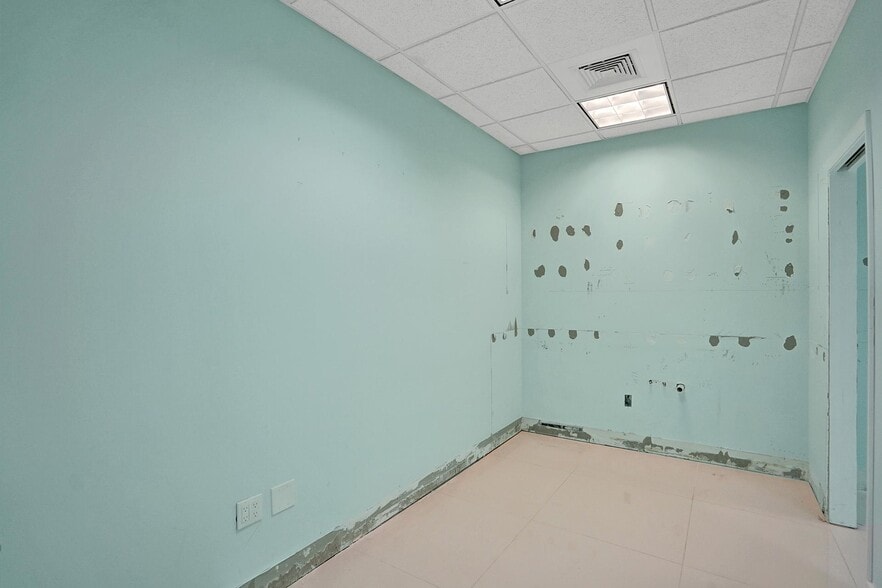 More Photos Of 15620 SW 29th St, Miramar Medical For Sale