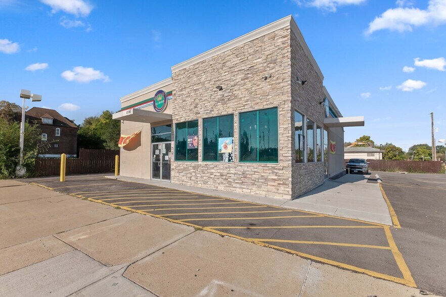 Primary Photo Of 3610 Page Blvd, Saint Louis Fast Food For Lease