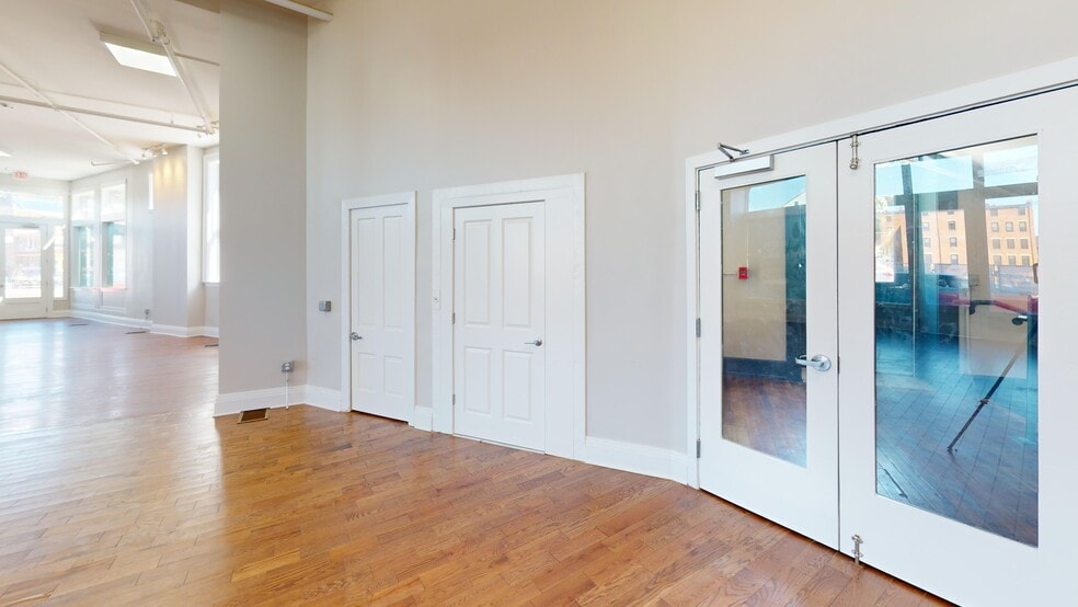 More Photos Of 1822 Vine St, Cincinnati Storefront Retail Residential For Lease