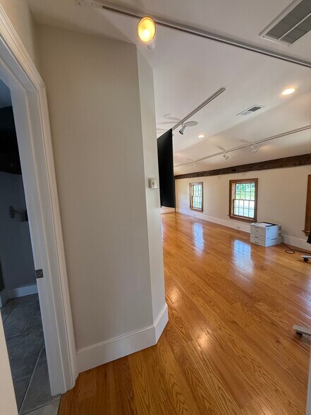 More Photos Of 931 Main St, South Glastonbury Office For Lease