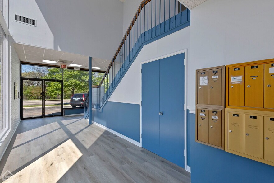 More Photos Of 7161 N Cicero Ave, Lincolnwood Office For Lease