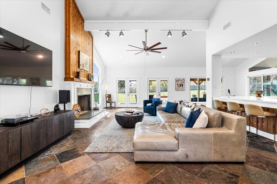 More Photos Of 14519 Fitzhugh Rd, Austin Specialty For Sale