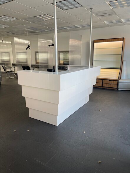 More Photos Of 967-969 Garnet Ave, San Diego Storefront For Lease