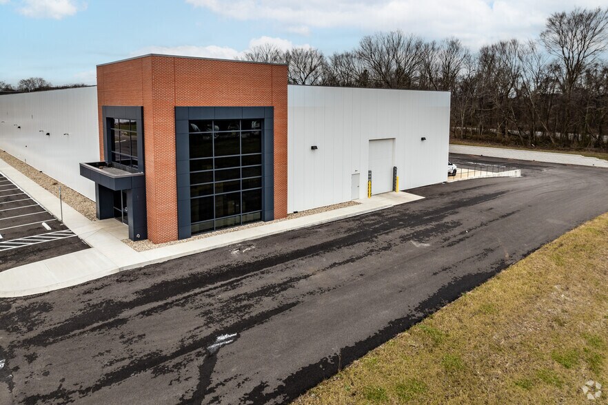 More Photos Of 111 Kapsia Way, Clarksville Warehouse For Sale