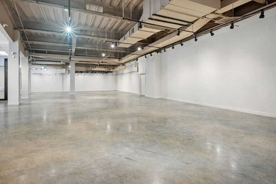 More Photos Of 4420-4428 N Clark St, Chicago Apartments For Sale