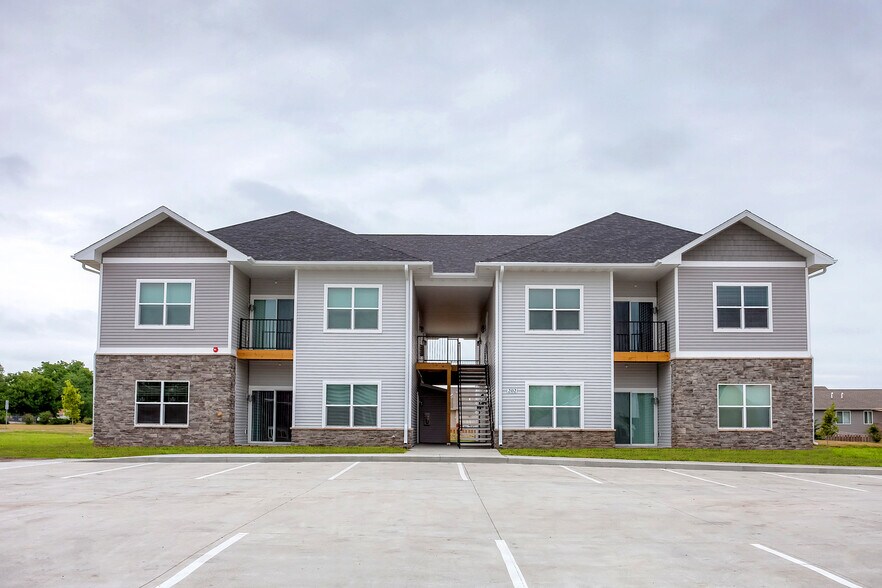 Primary Photo Of 505-509 E 1st St, Huxley Apartments For Sale