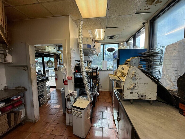 More Photos Of 834 E Division St, Springfield Restaurant For Sale