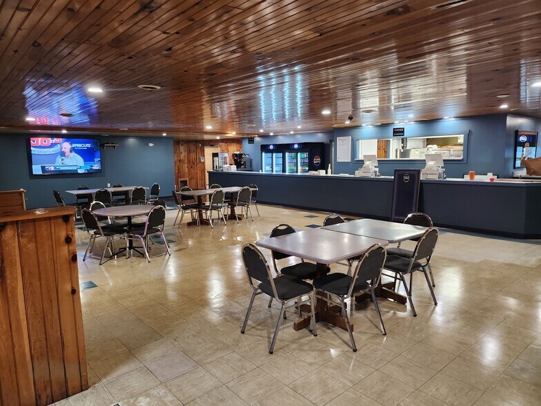 More Photos Of 181 Waterville Rd, Belfast Restaurant For Lease