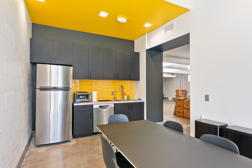 More Photos Of 953 N Cole Ave, Los Angeles Office For Lease