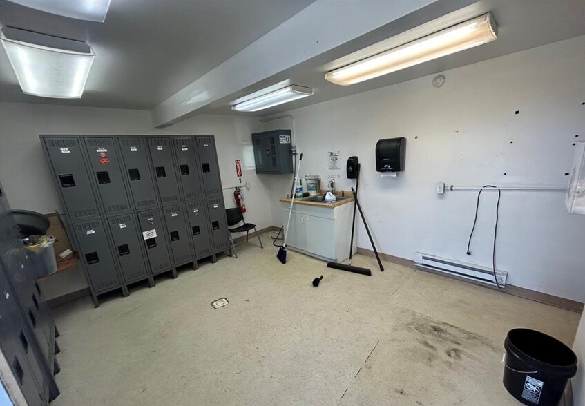 More Photos Of 3512 E Bench Rd, Dillon Manufacturing For Sale