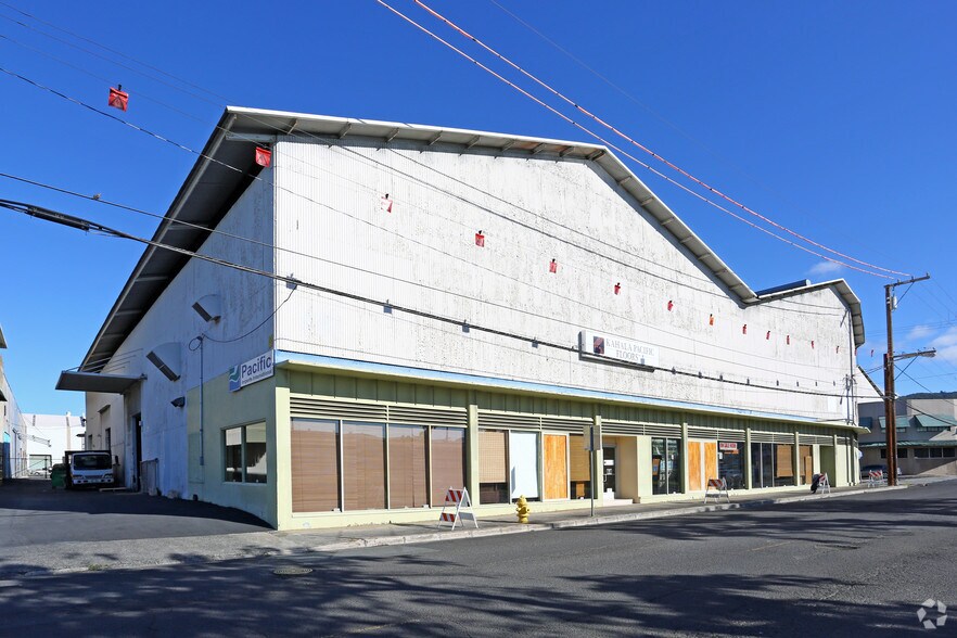 More Photos Of 926 Kohou St, Honolulu Warehouse For Lease