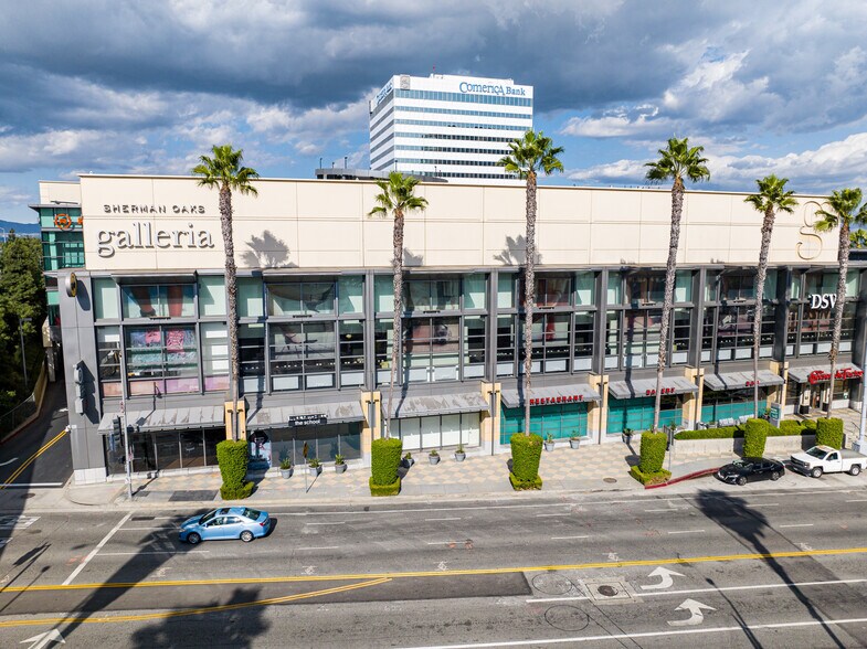 More Photos Of 15301 Ventura Blvd, Sherman Oaks Unknown For Lease