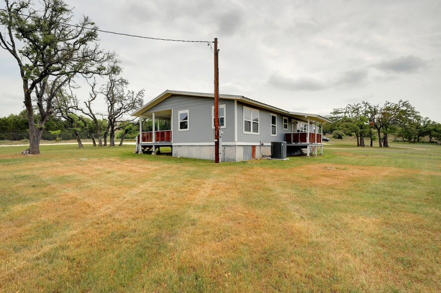 More Photos Of 4909 Bell Springs Rd, Dripping Springs Light Manufacturing For Sale