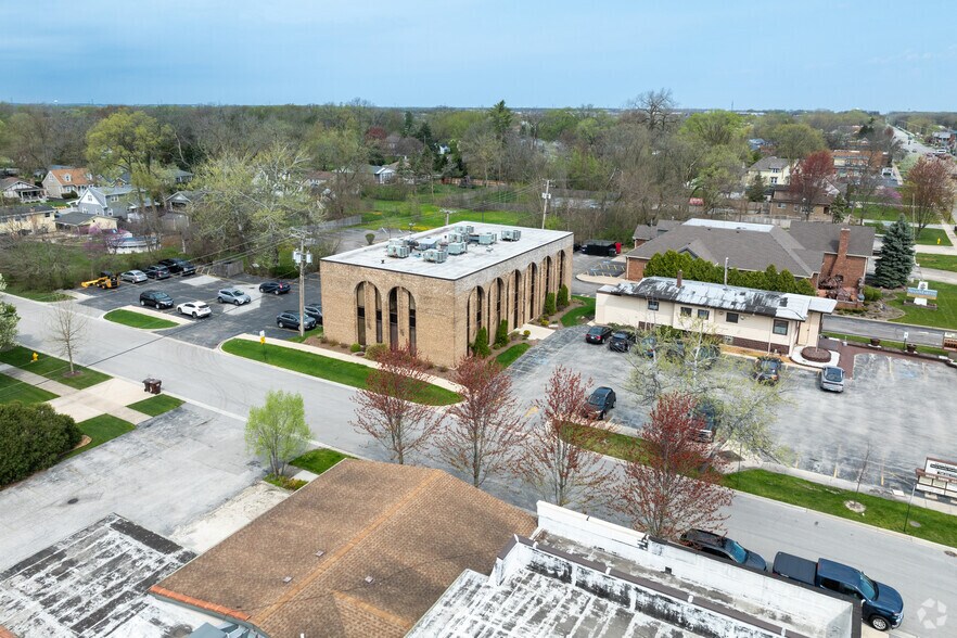 More Photos Of 16860 Oak Park Ave, Tinley Park Office For Lease