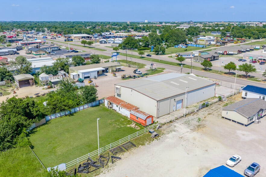 More Photos Of 6209 S Shields Blvd, Oklahoma City Manufacturing For Sale