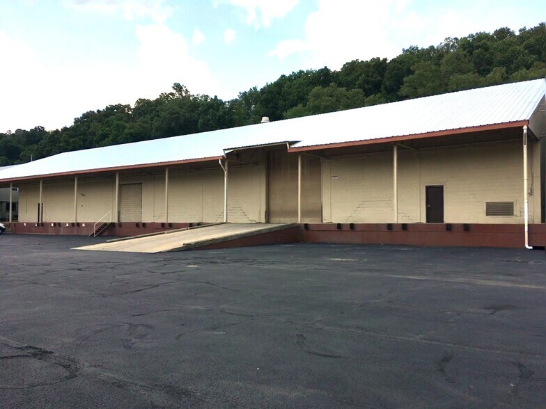 More Photos Of 235 Terrace Ave, Huntington Unknown For Lease