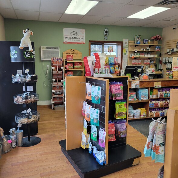 More Photos Of 609 Route 208, Gardiner General Retail For Sale