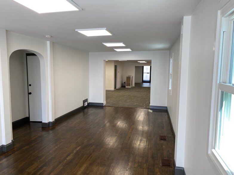 More Photos Of 441 N Frederick Ave, Gaithersburg Storefront Retail Office For Lease