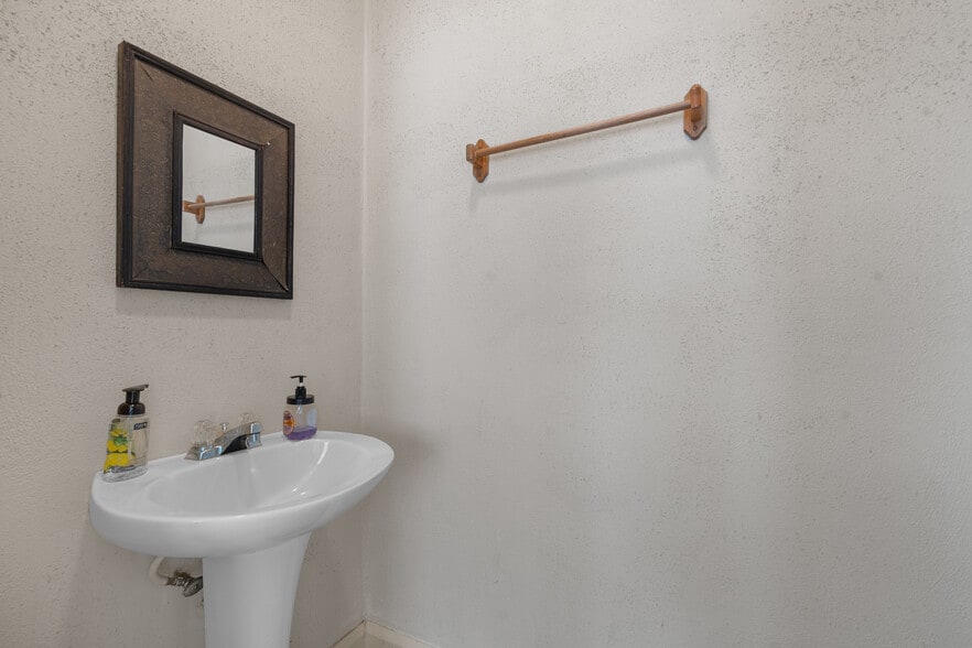 More Photos Of 107 Barry St, Hot Springs Medical For Sale