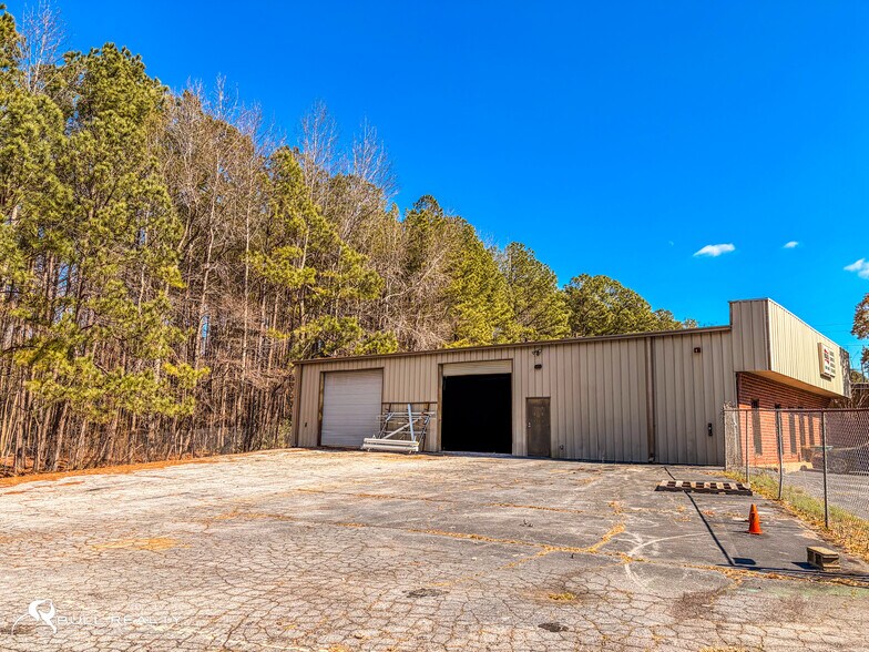 More Photos Of 1512 Commercial Ct, Jonesboro Warehouse For Lease
