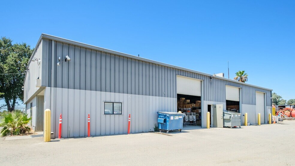 More Photos Of 1742 W Pine Ave, Fresno Industrial For Lease