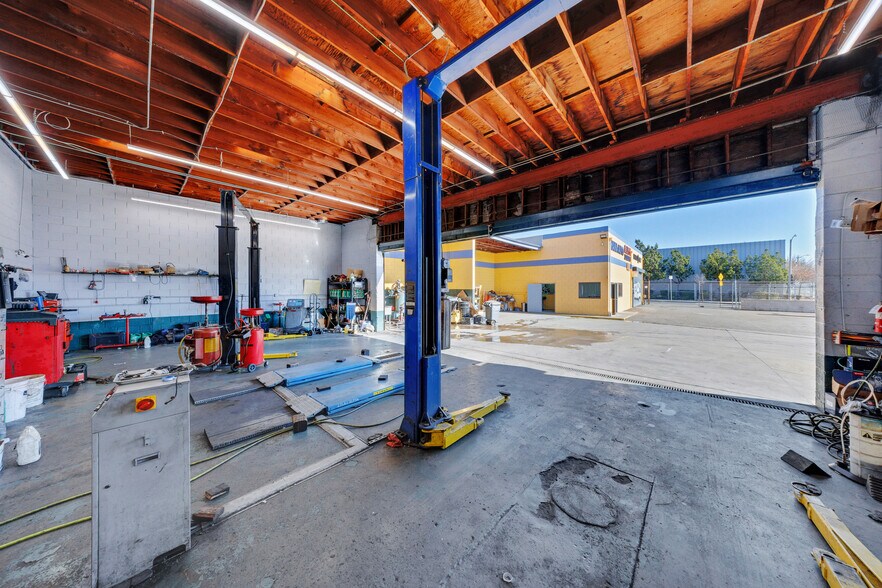 More Photos Of 4401 Beverly Blvd, Los Angeles Auto Repair For Sale