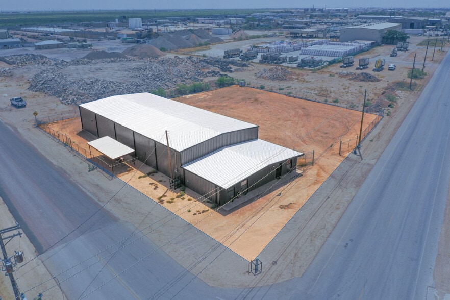 More Photos Of 10701 W County Road 127, Odessa Warehouse For Lease