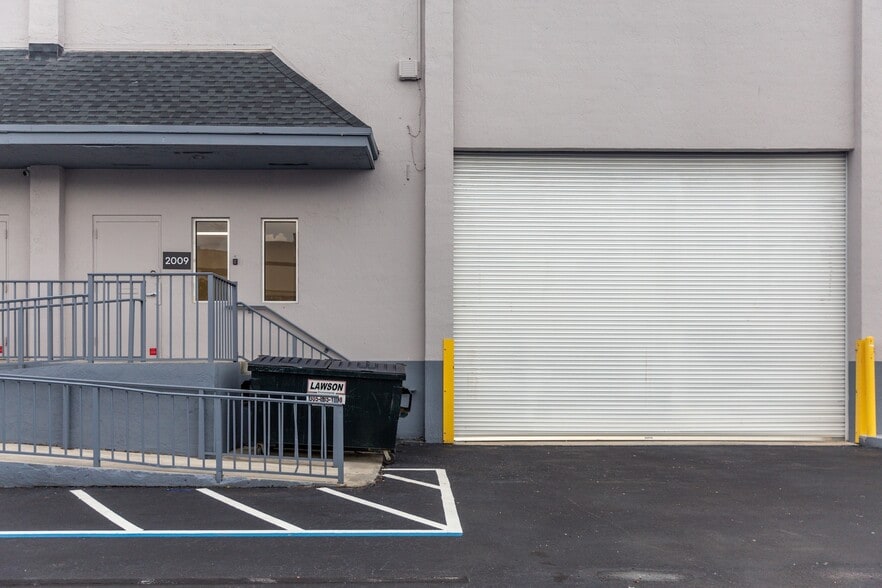 More Photos Of 2009 NW 79th Ave, Doral Warehouse For Lease