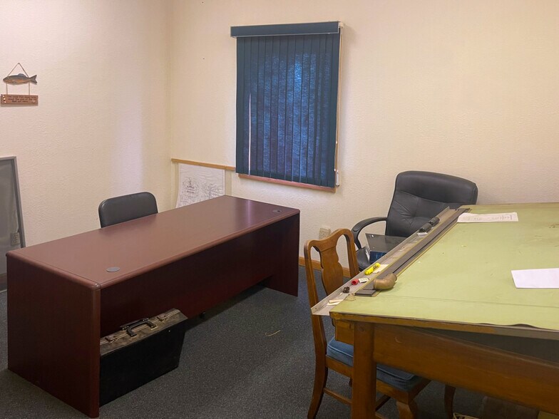 More Photos Of 15675 Morris Industrial Dr, Schoolcraft Industrial For Sale