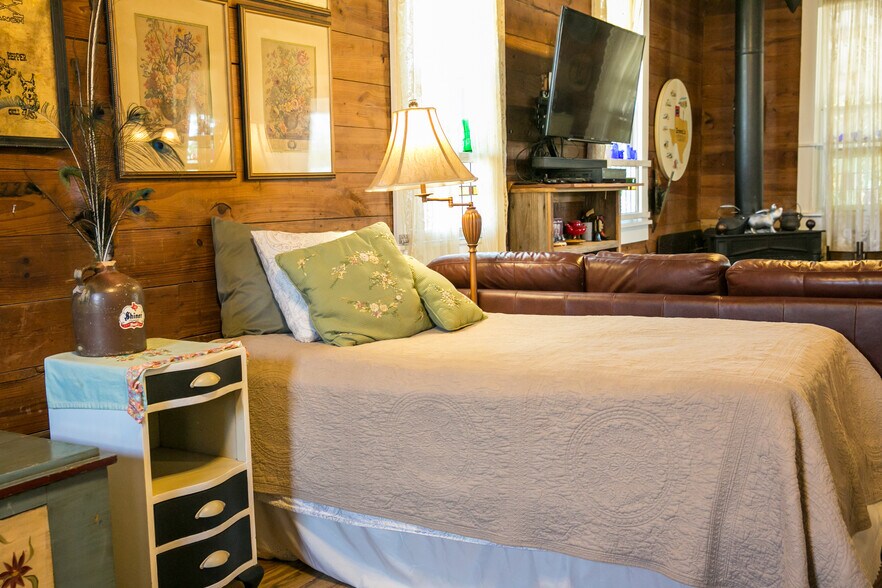 More Photos Of 12400 E Texas St, Burton Freestanding For Sale