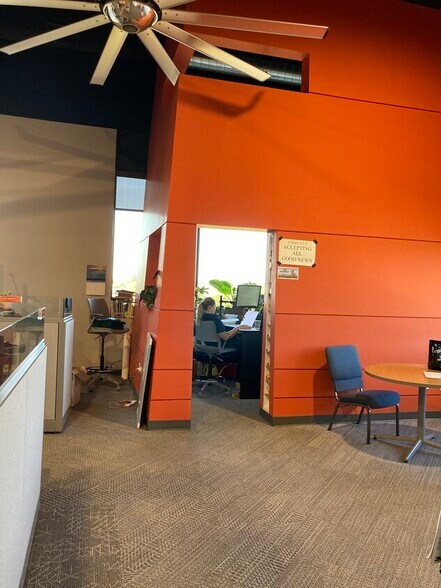 More Photos Of 9645 Lincolnway Ln, Frankfort Storefront Retail Office For Lease