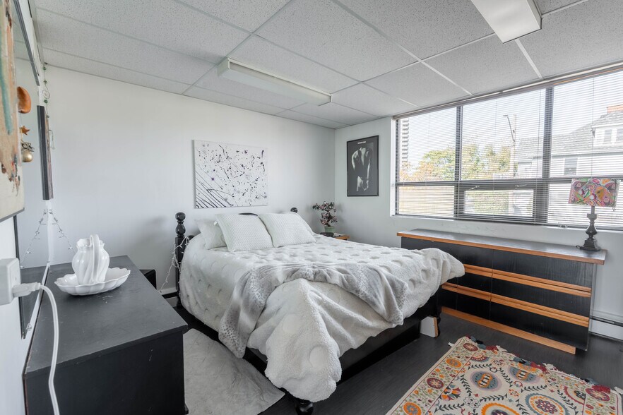 More Photos Of 219 Lochiel St, Sarnia General Retail For Sale