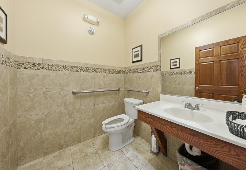 More Photos Of 15-17 Scrementi Ln, Steger Office For Sale