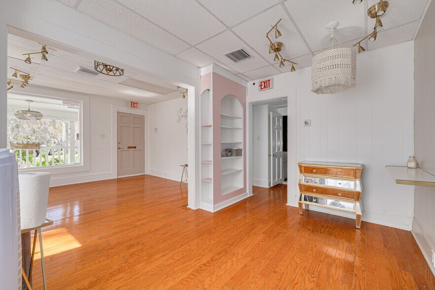 More Photos Of 132 7th Ave S, Safety Harbor Restaurant For Sale