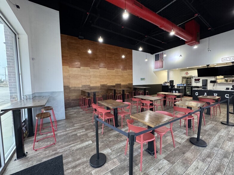 More Photos Of 9390 Huebner Rd, San Antonio General Retail For Sale
