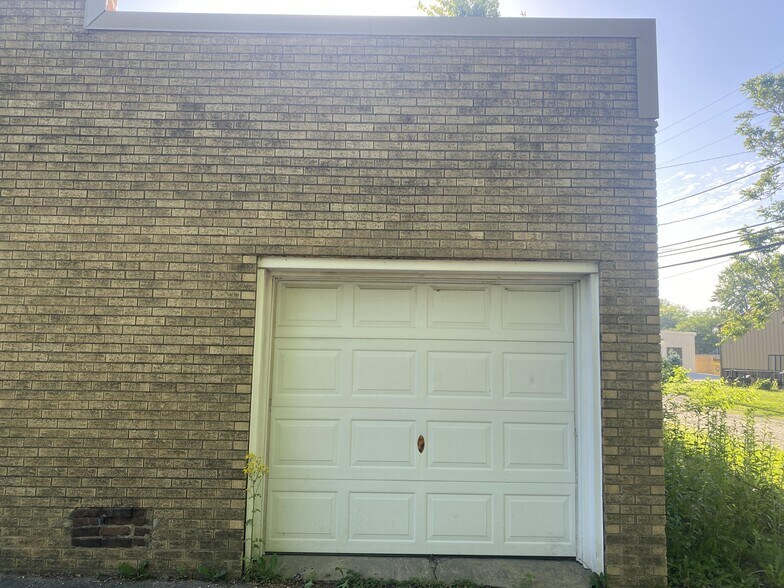 More Photos Of 640 W National Ave, Brazil Freestanding For Sale