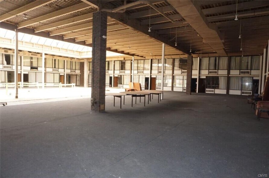 More Photos Of 125 N Main St, Newark Hotel For Sale