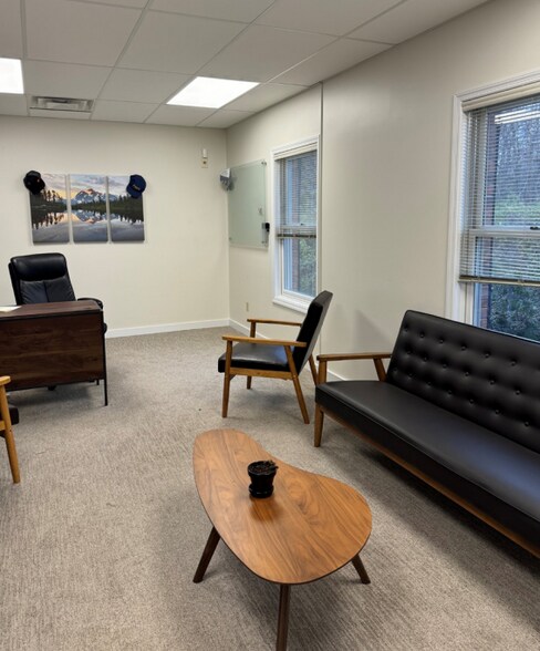 More Photos Of 11406 Gravois Rd, Saint Louis Office For Sale