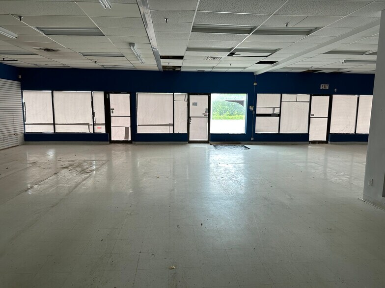 More Photos Of 111 Charles St E, Ingersoll Storefront For Lease