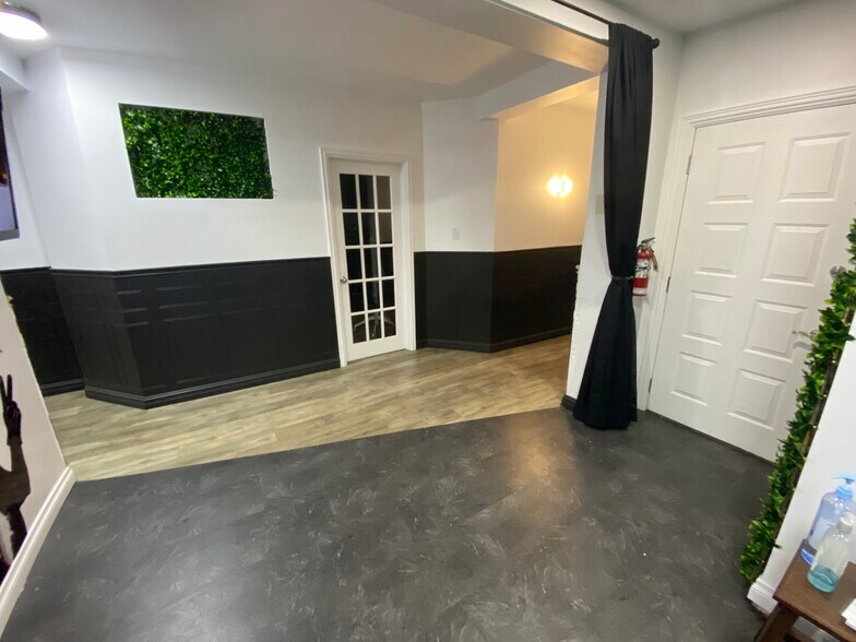 More Photos Of 106 Rue Saint-Louis, Longueuil General Retail For Sale