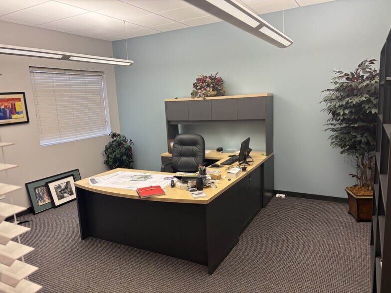 More Photos Of 920-926 Hemsath Rd, Saint Charles Warehouse For Sale