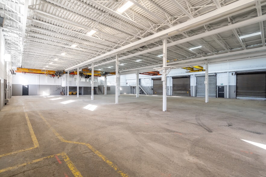 More Photos Of 100 Burland Cres, Hamilton Warehouse For Lease