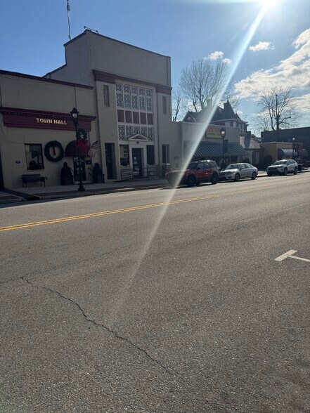 More Photos Of 320 Virginia Ave, Clarksville Specialty For Sale