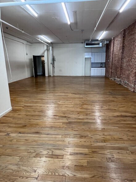 More Photos Of 39 W 14th St, New York Office For Lease