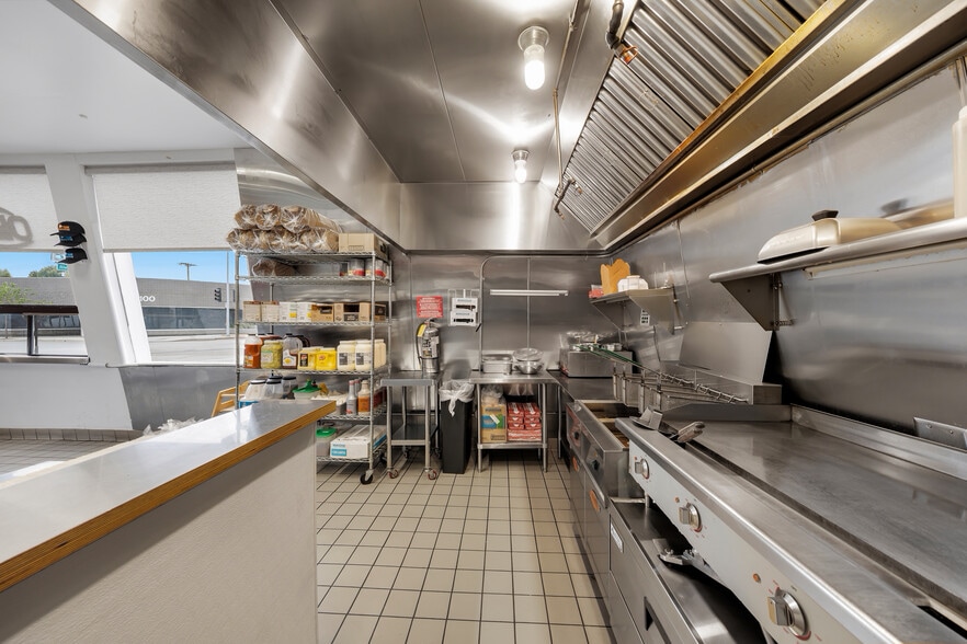 More Photos Of 4017 W Riverside Dr, Burbank Storefront Retail Office For Lease