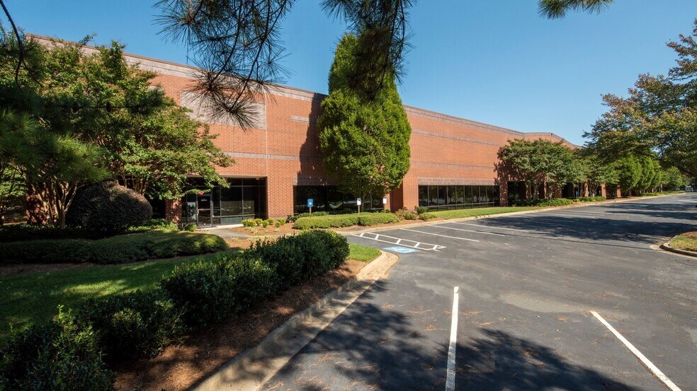 More Photos Of 2855 Premiere Pky, Duluth Warehouse For Lease