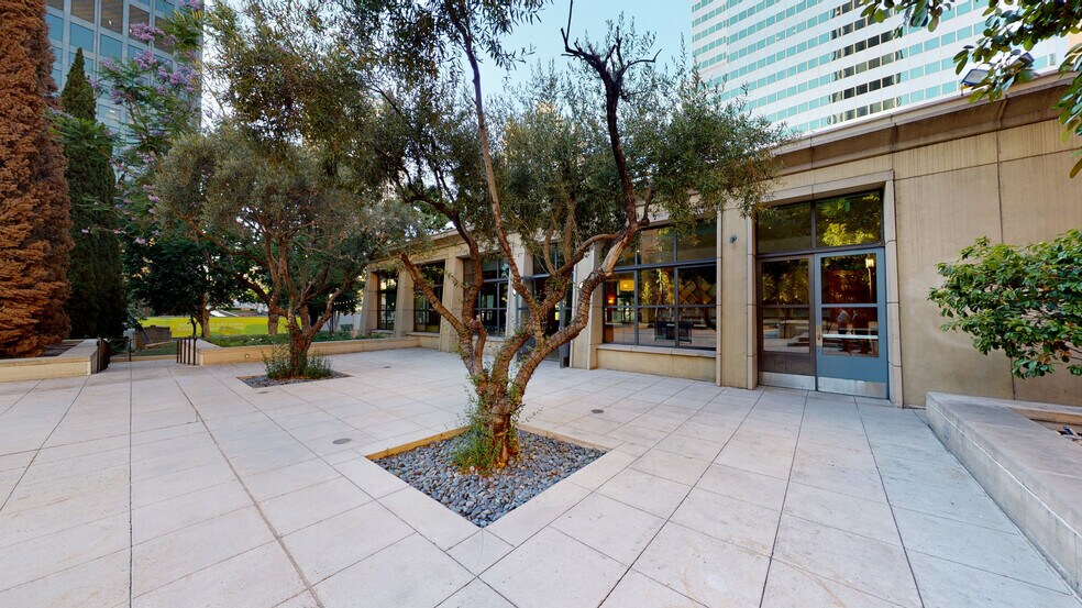 More Photos Of 700 W 5th St, Los Angeles Storefront For Lease