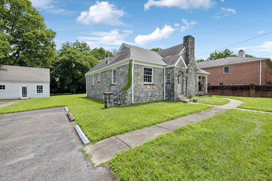 More Photos Of 234 4th Ave N, Franklin Office Residential For Sale