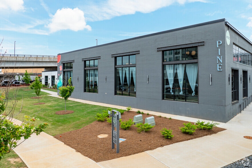 More Photos Of 600 E Sugar Creek Rd, Charlotte Unknown For Lease