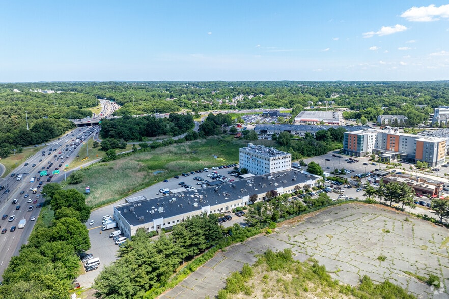 More Photos Of 2-100 Tower Office Park, Woburn Showroom For Lease